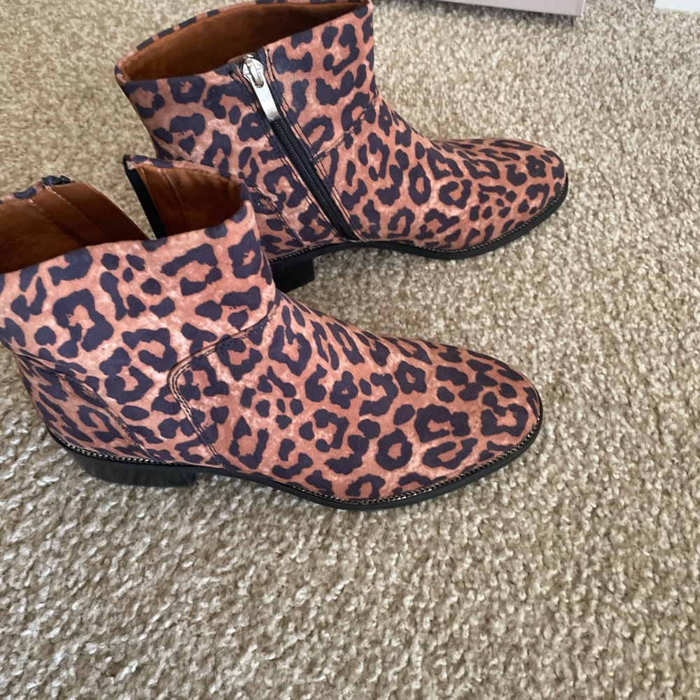 Women’s leopard boots